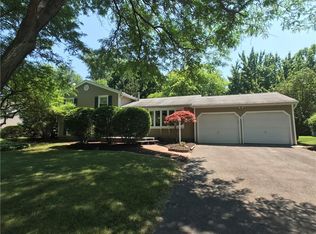 941 Little Bardfield Rd, Webster, NY 14580