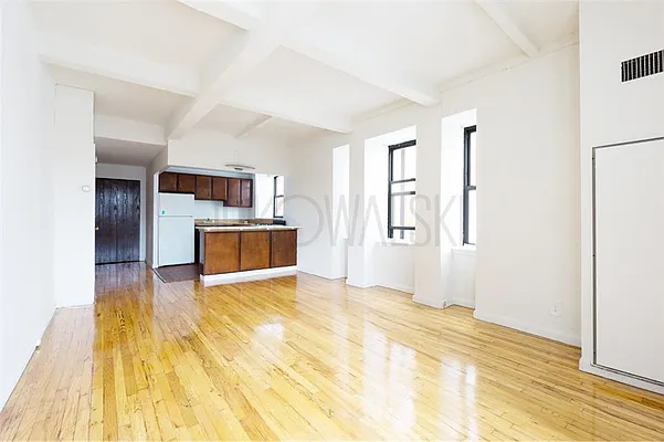 Rented by R New York | media 7