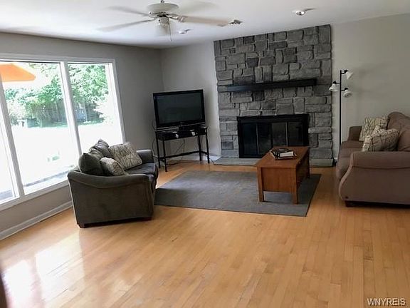 3rd image of 30 Troy Del Way