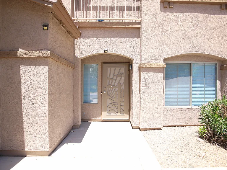 512 E Rainbow Dr — Photo 3