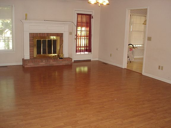 4th image of 43 Mulberry Ave