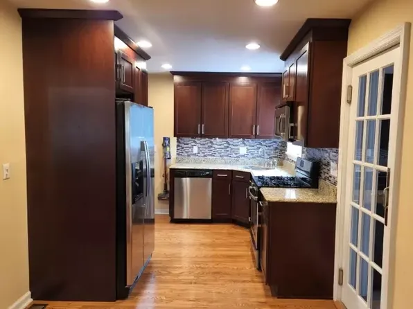 961 Crestwood Rd, Scotch Plains, NJ 07076