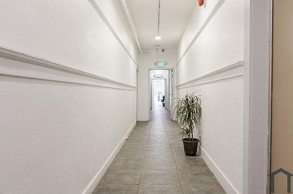 5th image of 1420 S Flower St APT 3