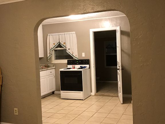 3rd image of 1614 E Linden Ave