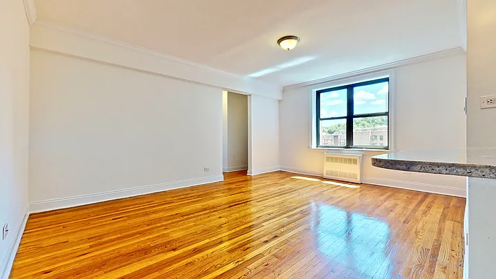 Sold by Bizzarro Agency | media 4