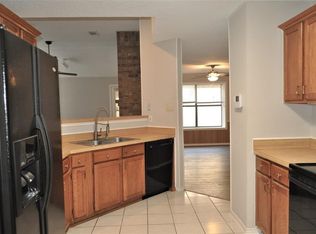 329 Valley Spring Dr, Arlington, TX 76018