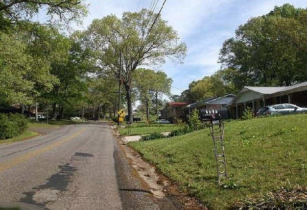 2nd image of 1717 Cedar Crest Rd