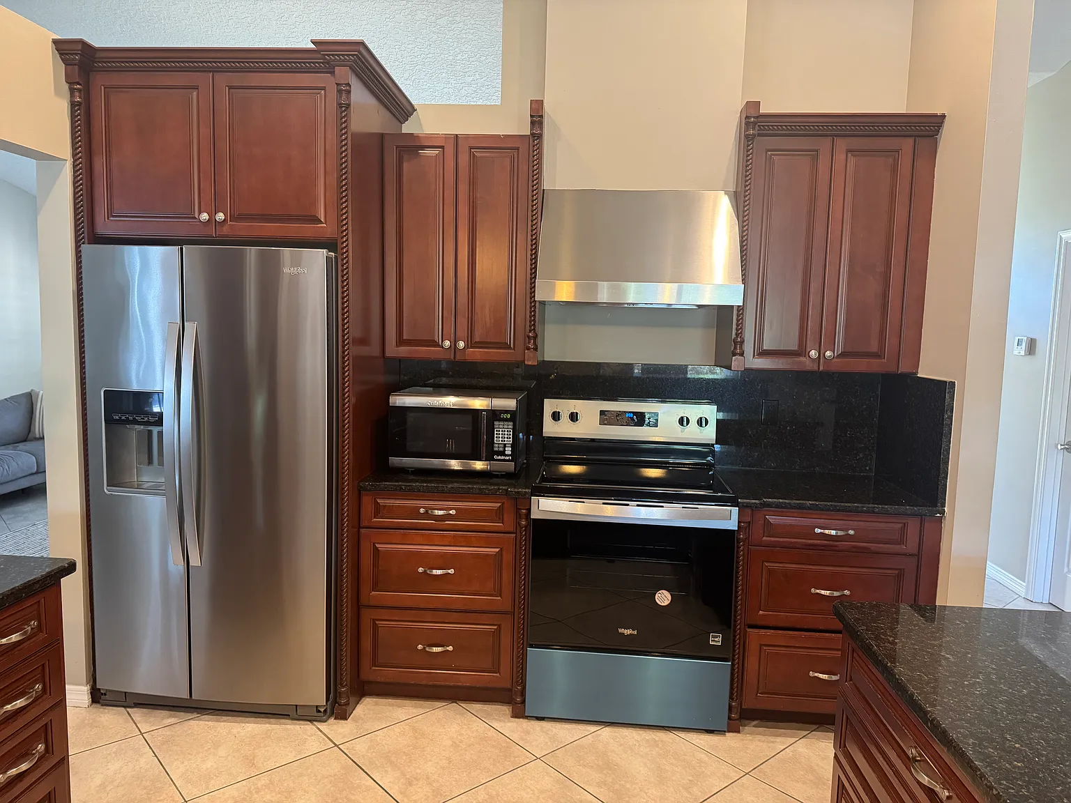 4 bed, 2651 sqft, $6,200 — Photo 3