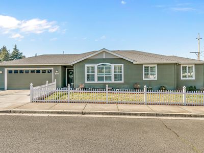 981 Garden Springs Cir, Medford, OR, 97504