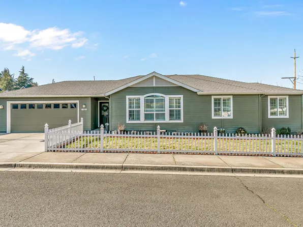 981 Garden Springs Cir, Medford, OR 97504