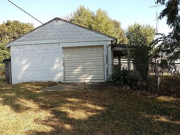 4th image of 231 Atwood Ave