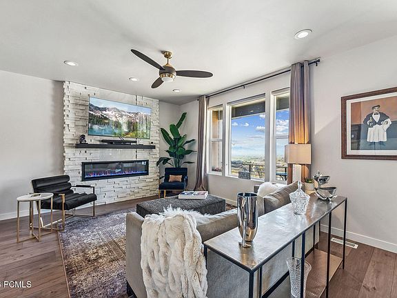 5th image of 6061 N Westridge Rd