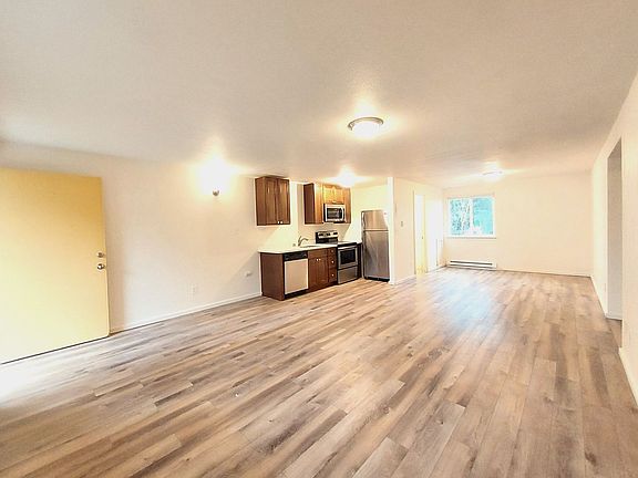 5th image of 3015 N Highland St #110