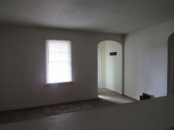 3rd image of 162 S Beverly St