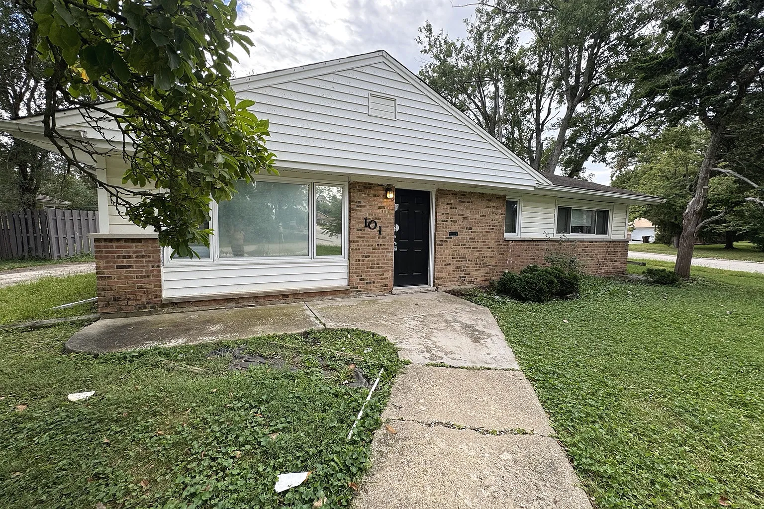 3 bed, 1092 sqft, $2,300 — Photo 1