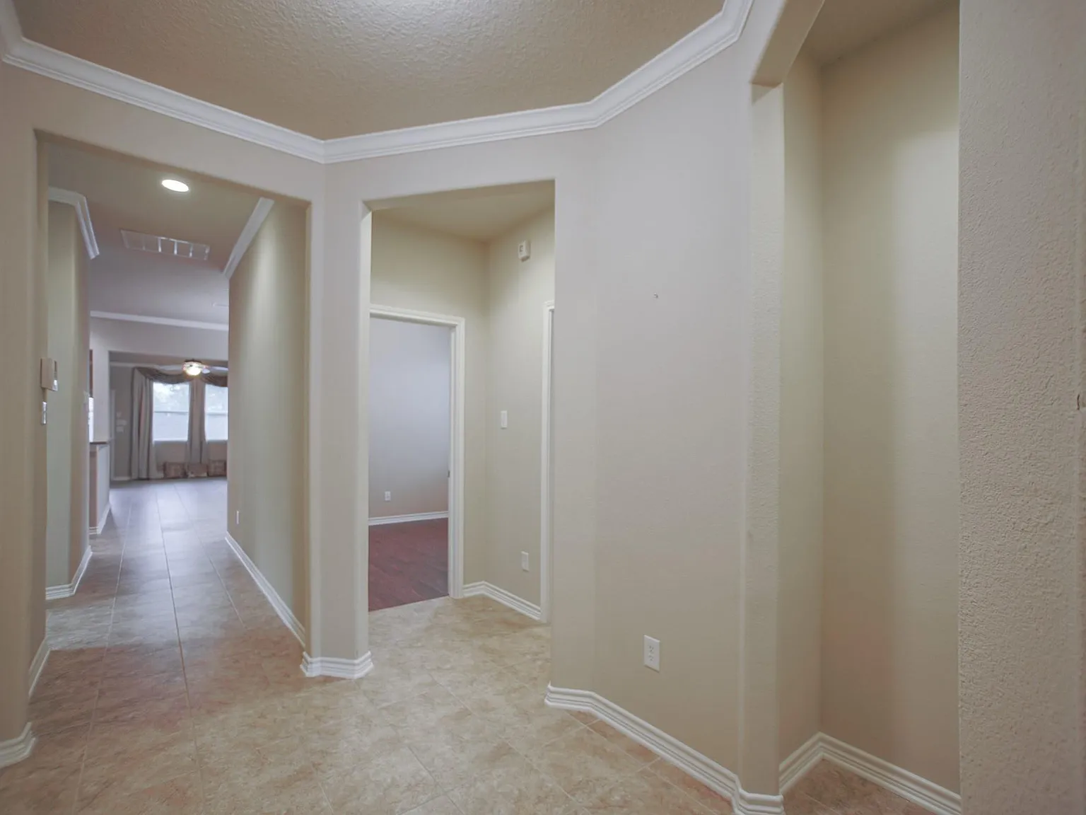3 bed, 2.0 bath, 2146 sqft, $2,650 — Photo 3