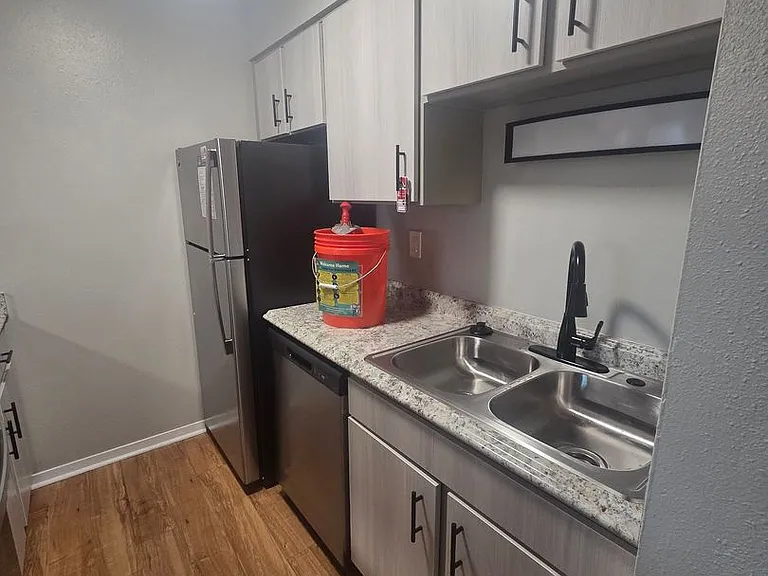 Stone Gate Apartments — Photo 39