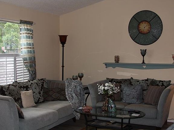 4th image of 311 Coronado Ct