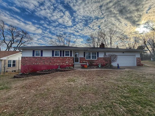210 Aldergate St, Farmington, MO 63640