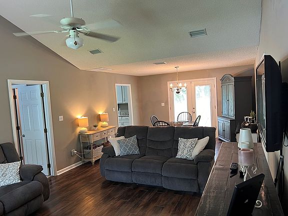 3rd image of 4011 Foxridge Ln