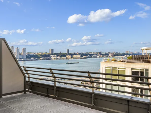 100 Riverside Boulevard image 3 of 20