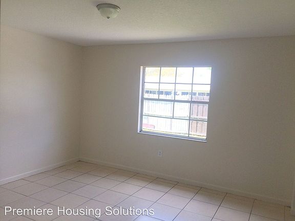 3rd image of 3075 Saint Paul Dr