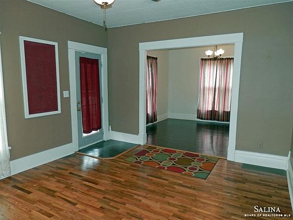 4th image of 114 S Kansas Ave