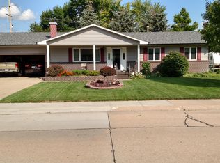 703 Sun Valley Dr, Grand Island, NE 68801
