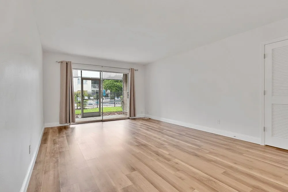 1250 Denning Dr — Photo 3