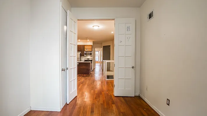 Rented by Nooklyn NYC LLC | media 51