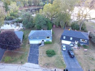 353 Council Trl, Lake In The Hills, IL 60156