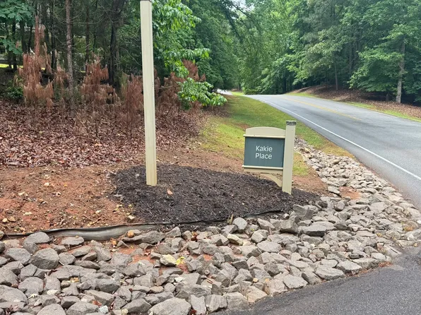 1011 Kakie Pl, Greensboro, GA 30642