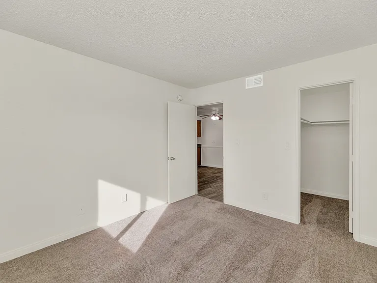 Urban Walk Apartments — Photo 18