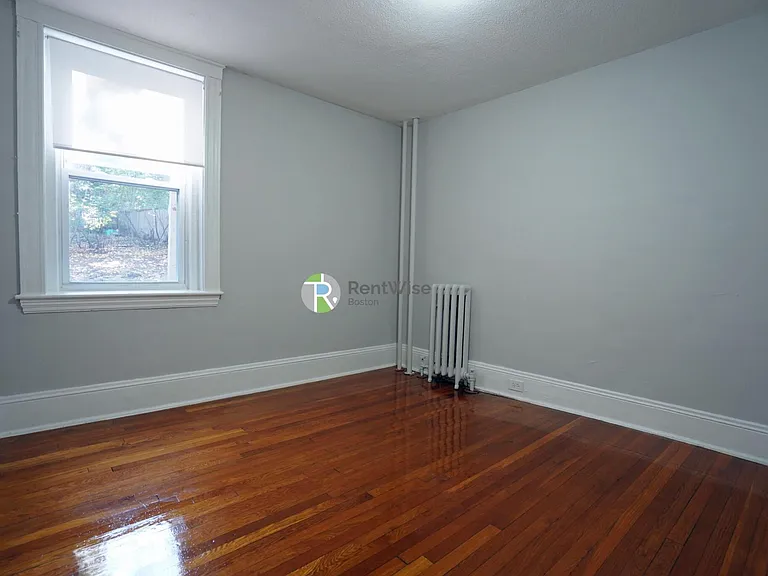 146 Chiswick Rd — Photo 22