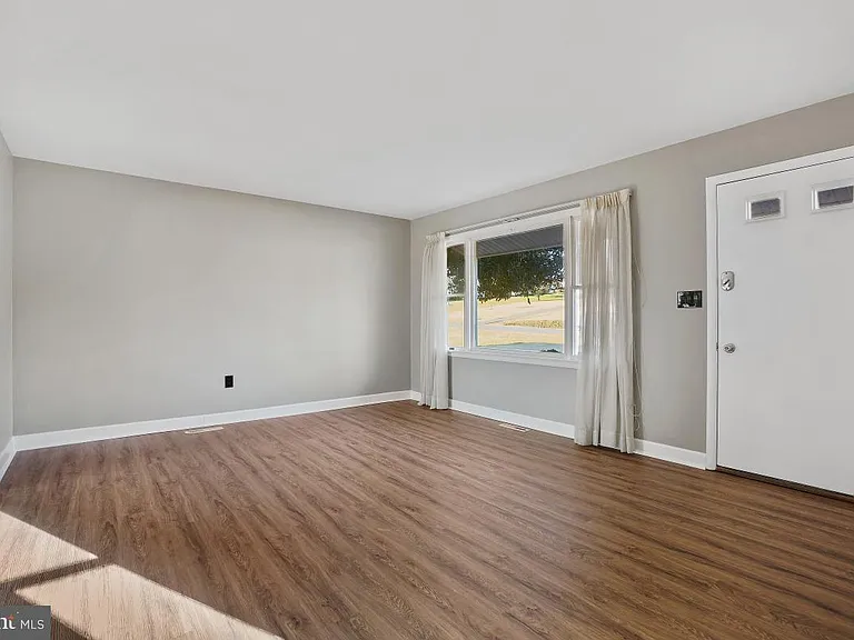 12316 Fountain Dr — Photo 4
