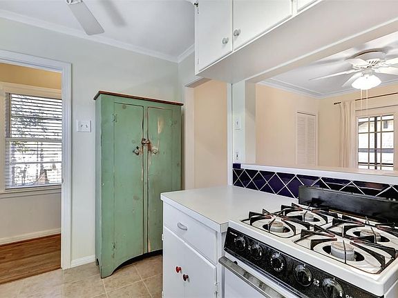 4th image of 3504 Mount Vernon St #1/2