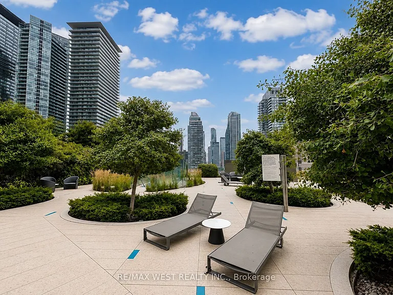1 Bloor St E #1007 — Photo 22