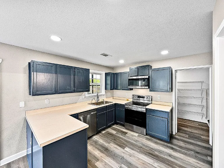 4902 Crestwood Hill Dr — Photo 10