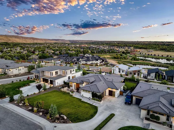 3523 E Via Estancia Ln, Boise, ID 83716