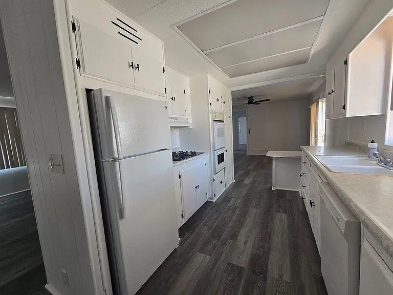 1631 N Chaparral Dr — Photo 2