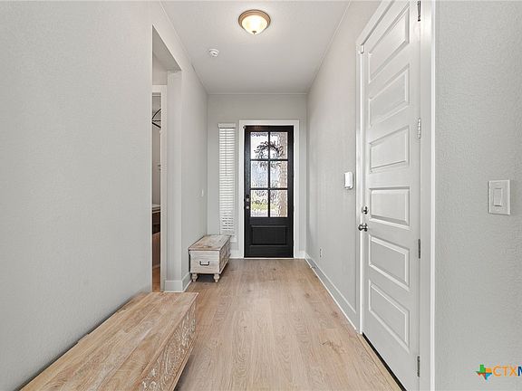 3rd image of 2112 Tobiano Trce