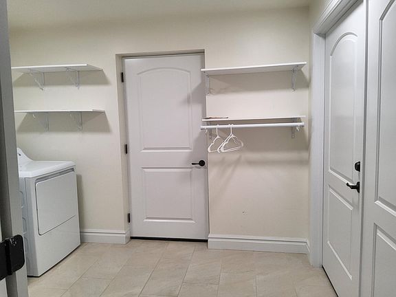 Extra space for more organization or auxiliar table in the laundry room.