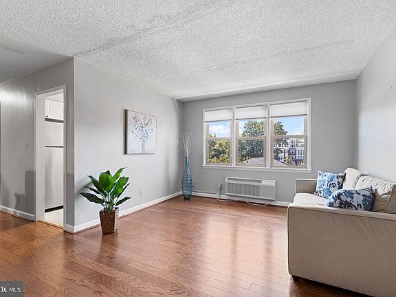 3rd image of 2030 N Woodrow St APT 14