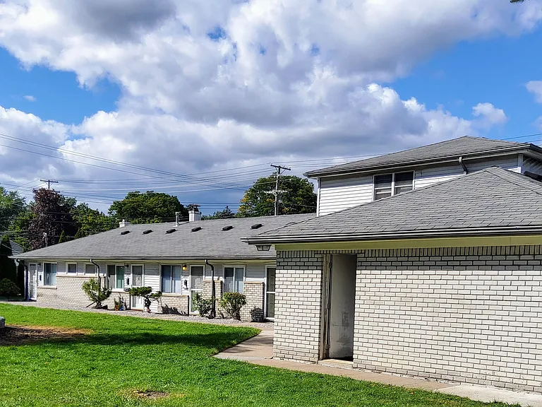 4521 Crooks Rd — Photo 12