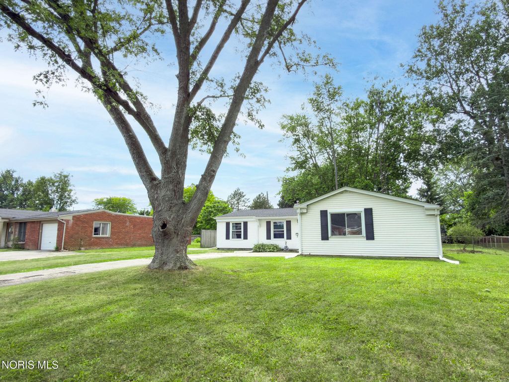 5837 Granville Dr, Sylvania, OH - View 2