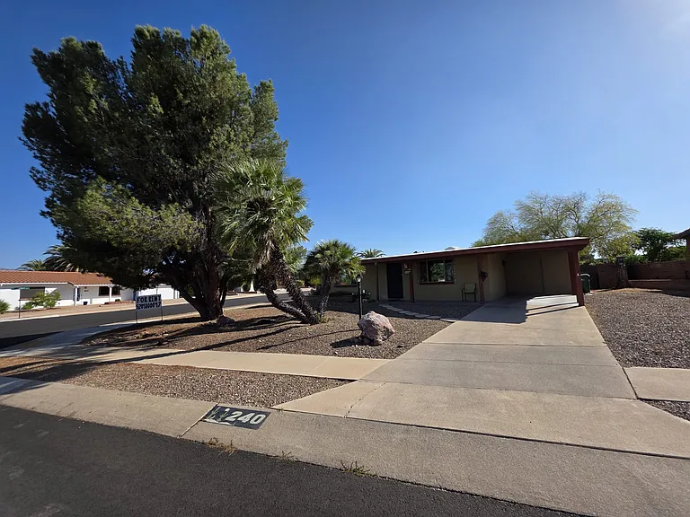 240 E La Huerta — Photo 3