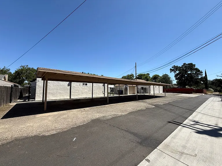 Downey Ave — Photo 18