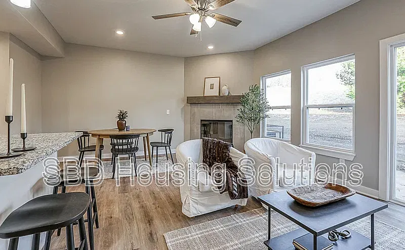 3 bed, 2.5 bath, 1200 sqft, $1,625 — Photo 2