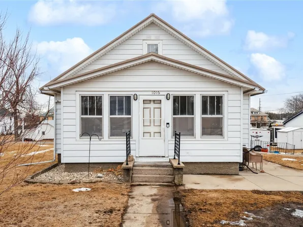 1016 4th Ave SE, Dyersville, IA 52040