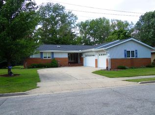 200 Oakland Dr, Essexville, MI